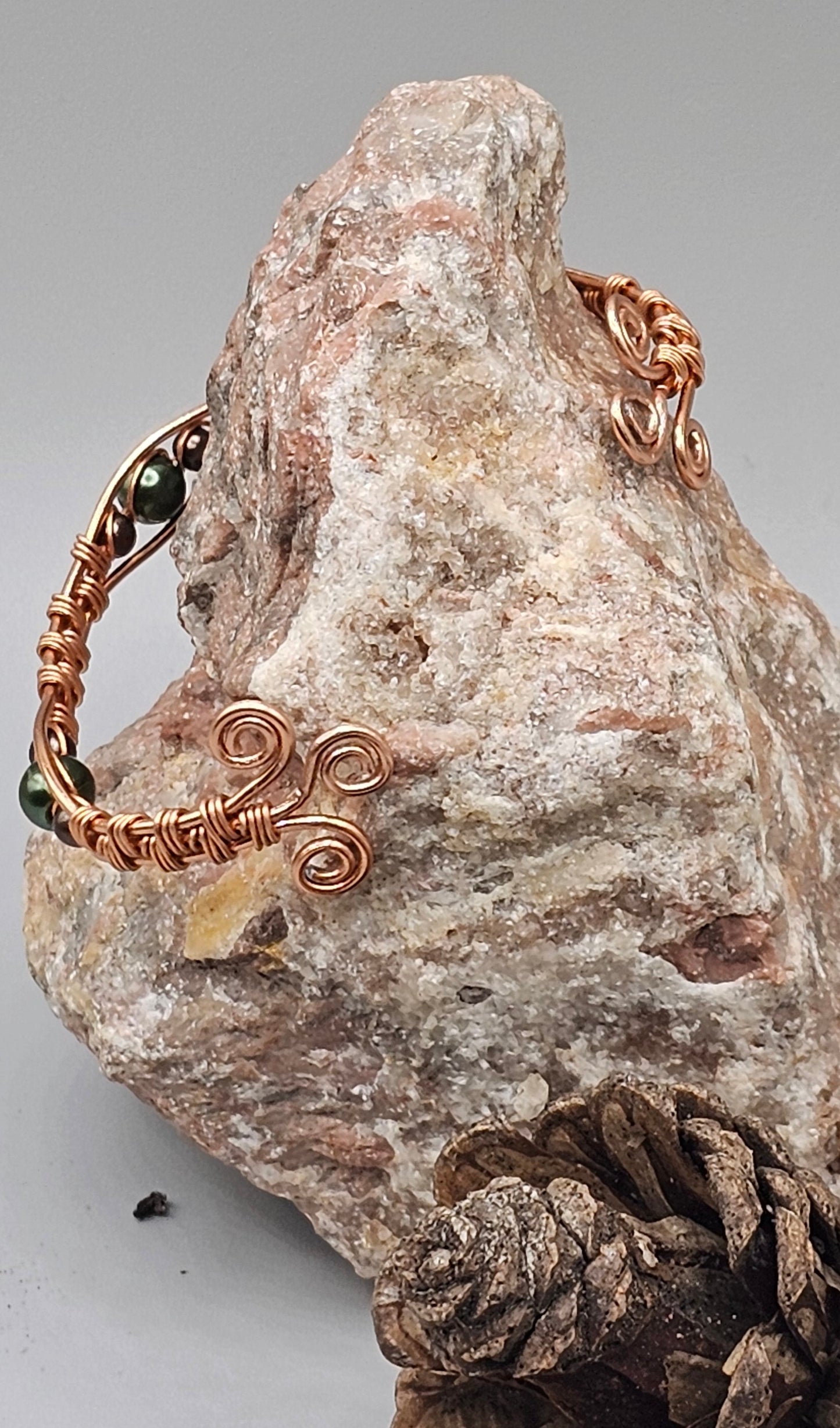 Copper coloured, green bead bracelet
