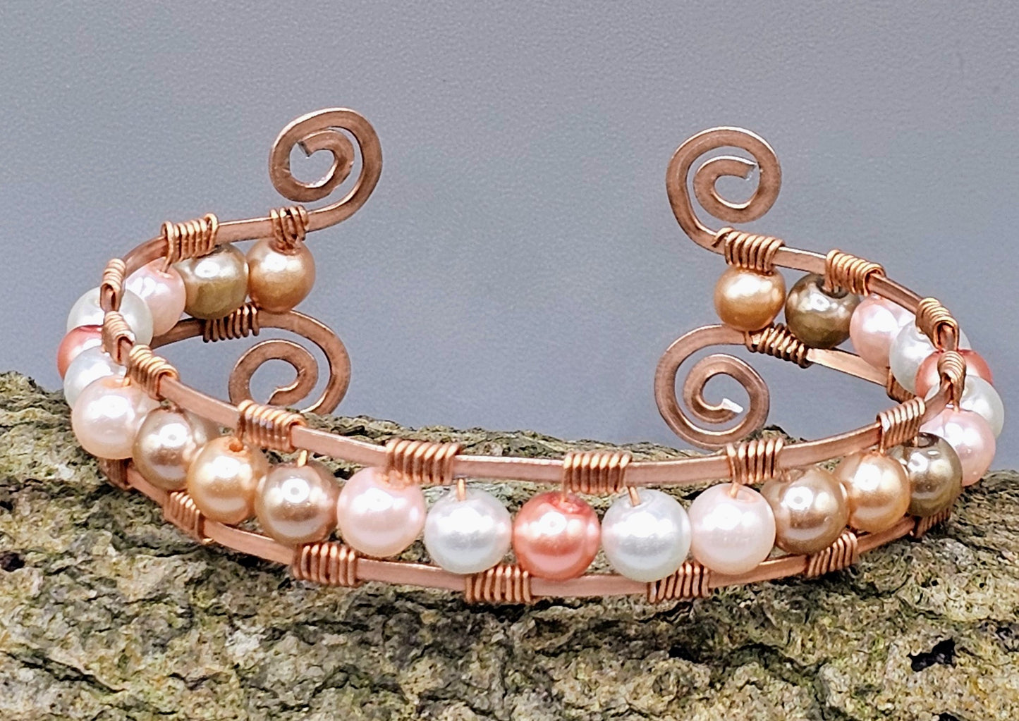Pink tone pearl bead bracelet
