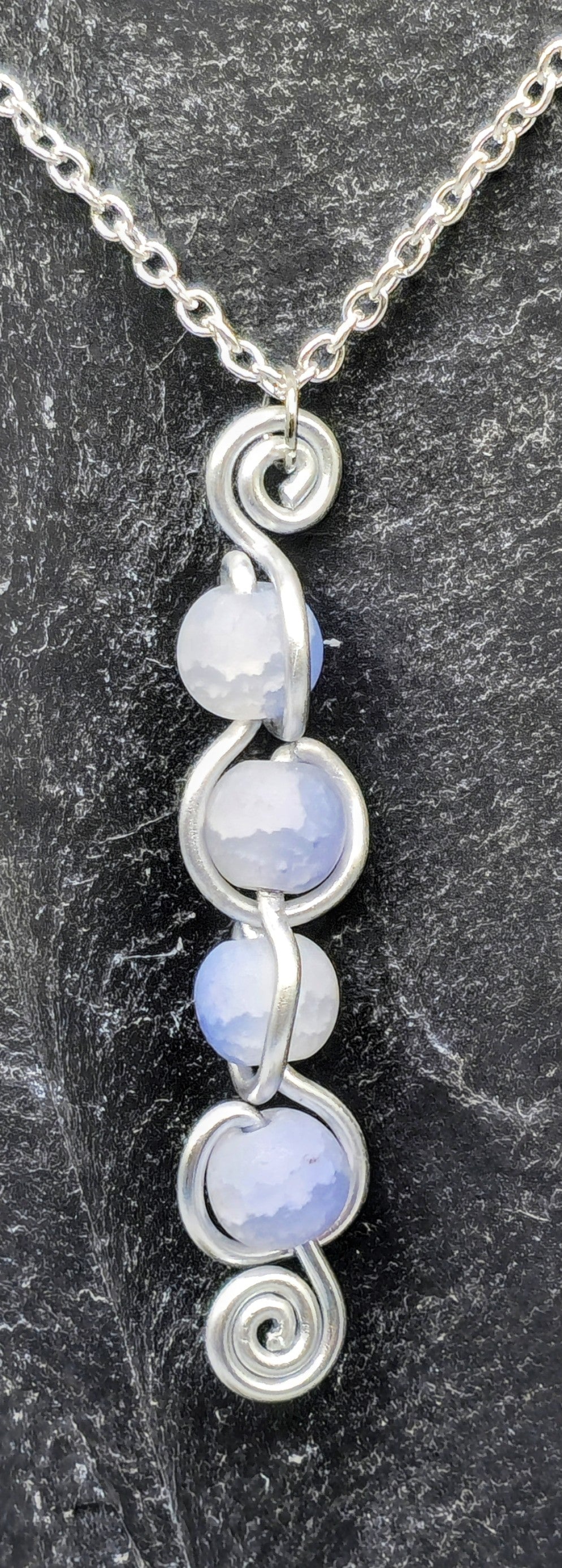 4 crackle bead back and forth pendant