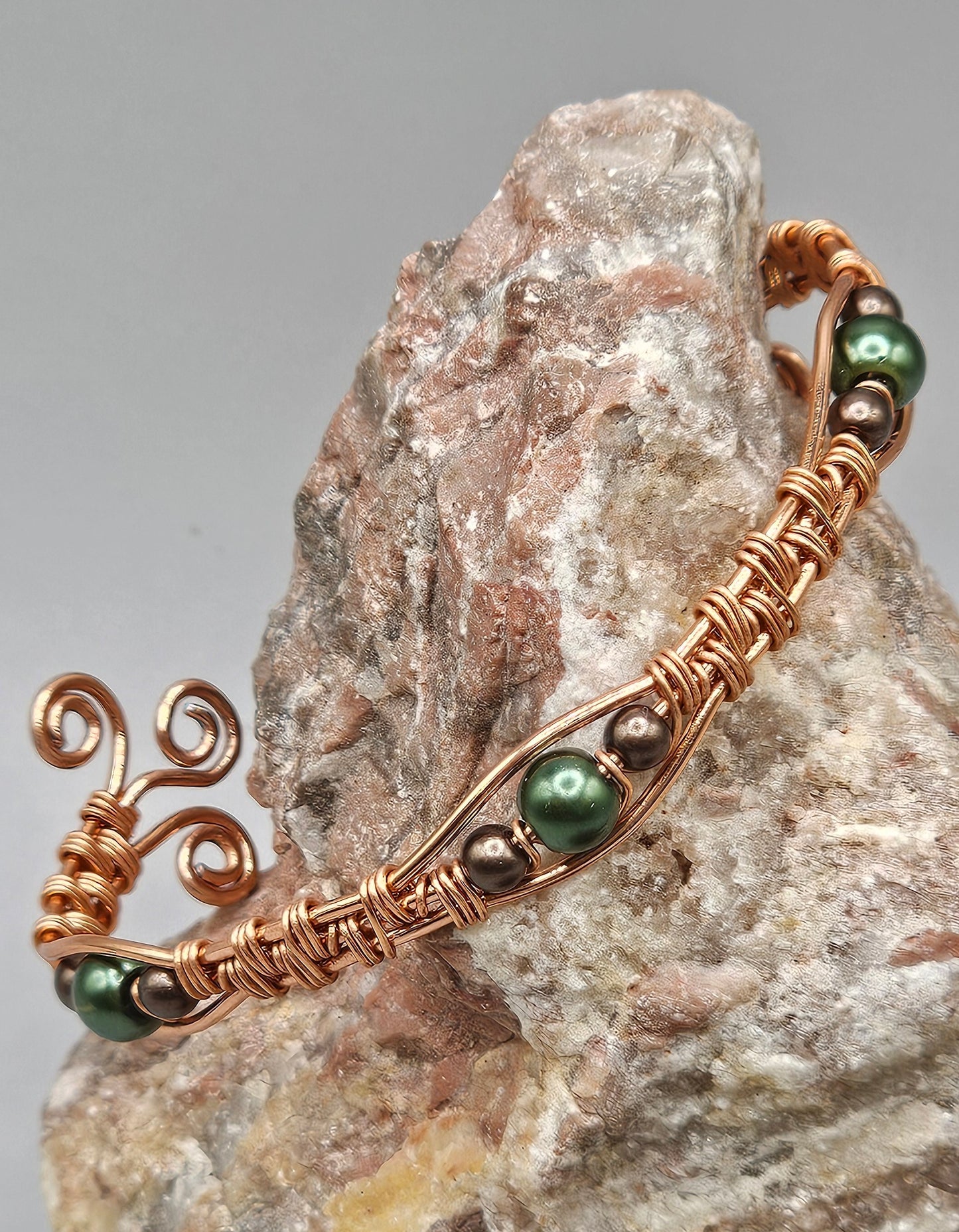Copper coloured, green bead bracelet